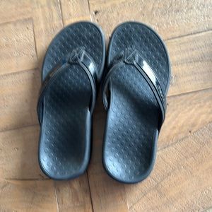 Vionic black sandals